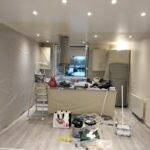 Préparation du chantier d'une cuisine pour un revêtement